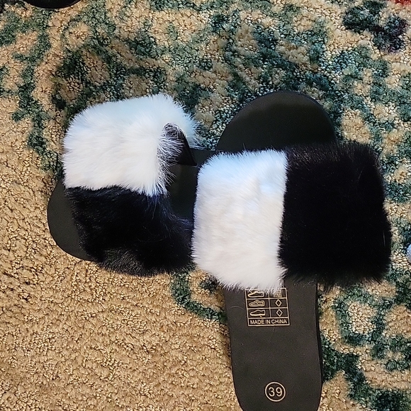 Cute Color Block fuzzy,sandal/ slipper - Picture 4 of 5